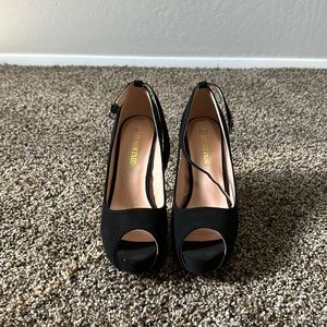 Dream Pairs 5” Swan Heels.